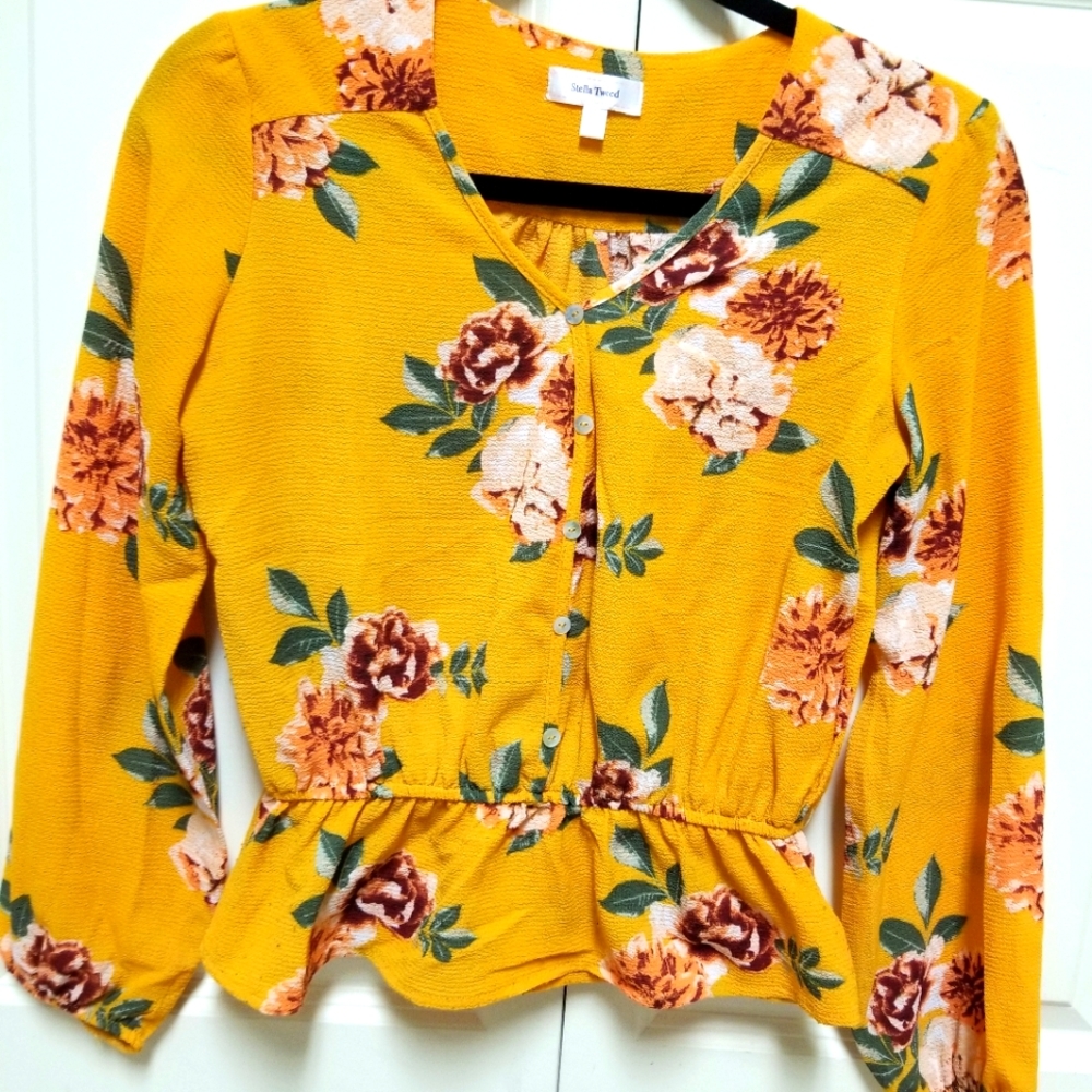 Cute yellow long-sleev blouse size small